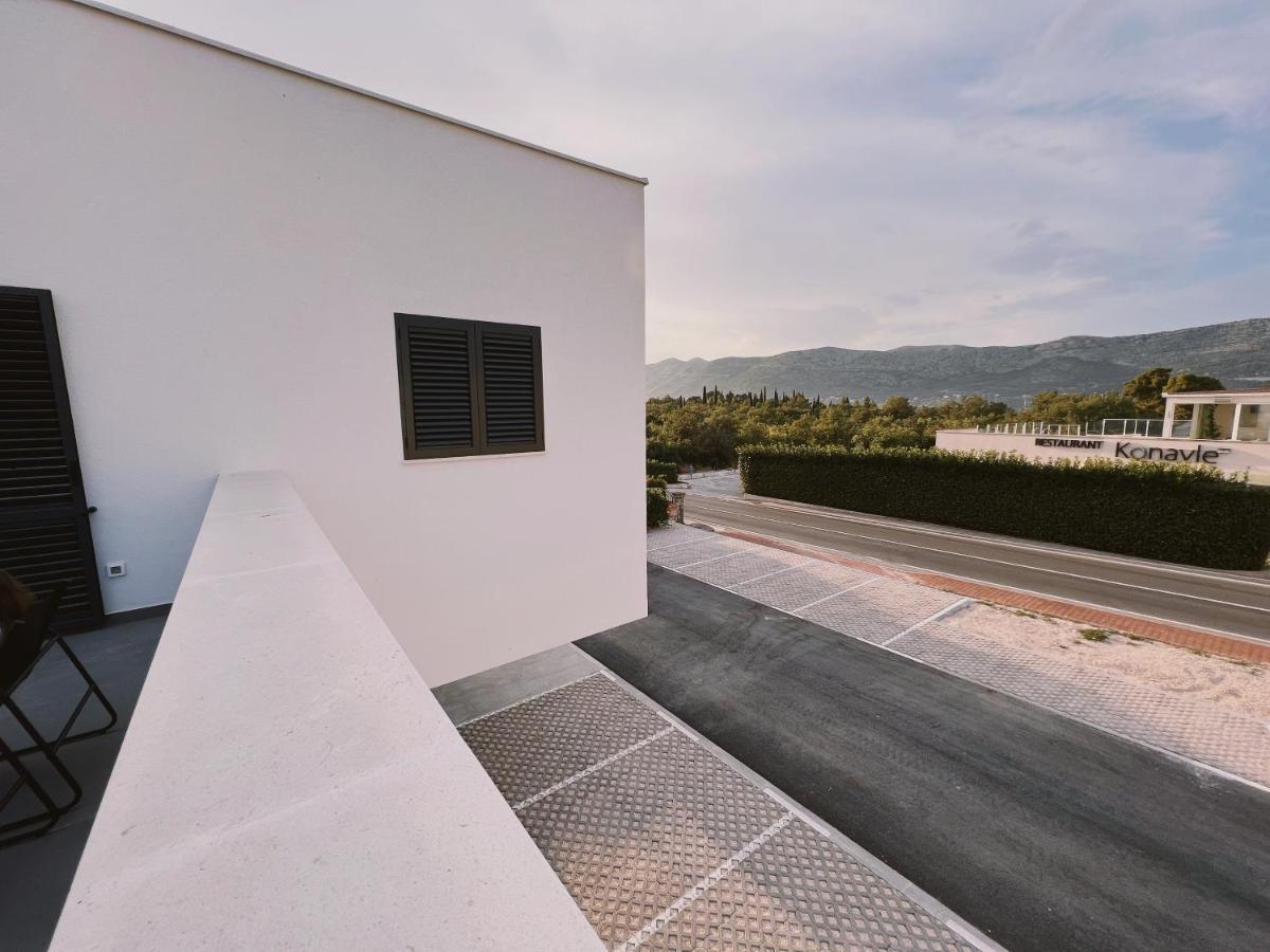 Dawn & Dusk - Modern Two Bedroom Apartment With Mountain Views Čilipi Esterno foto