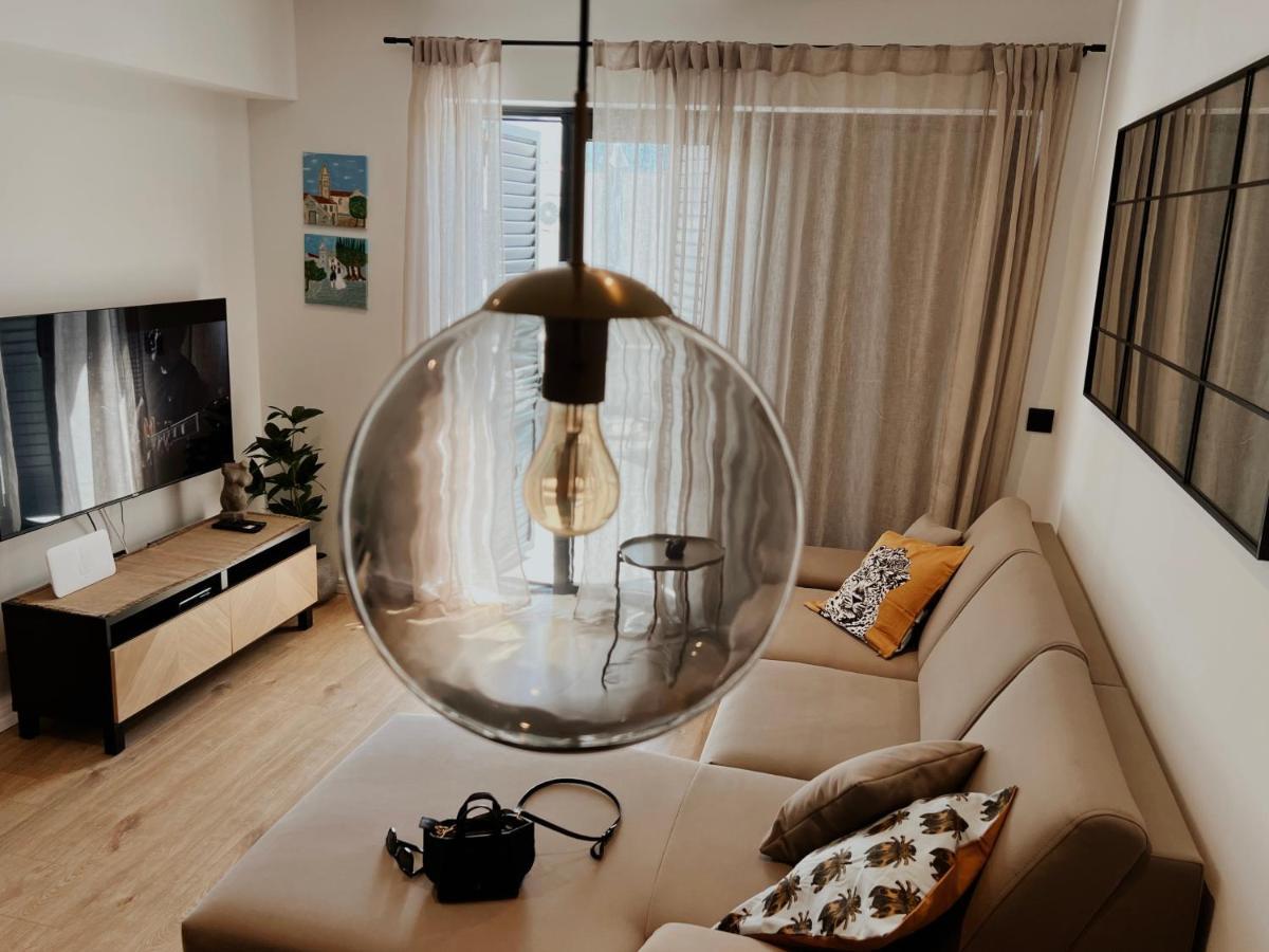 Dawn & Dusk - Modern Two Bedroom Apartment With Mountain Views Čilipi Esterno foto