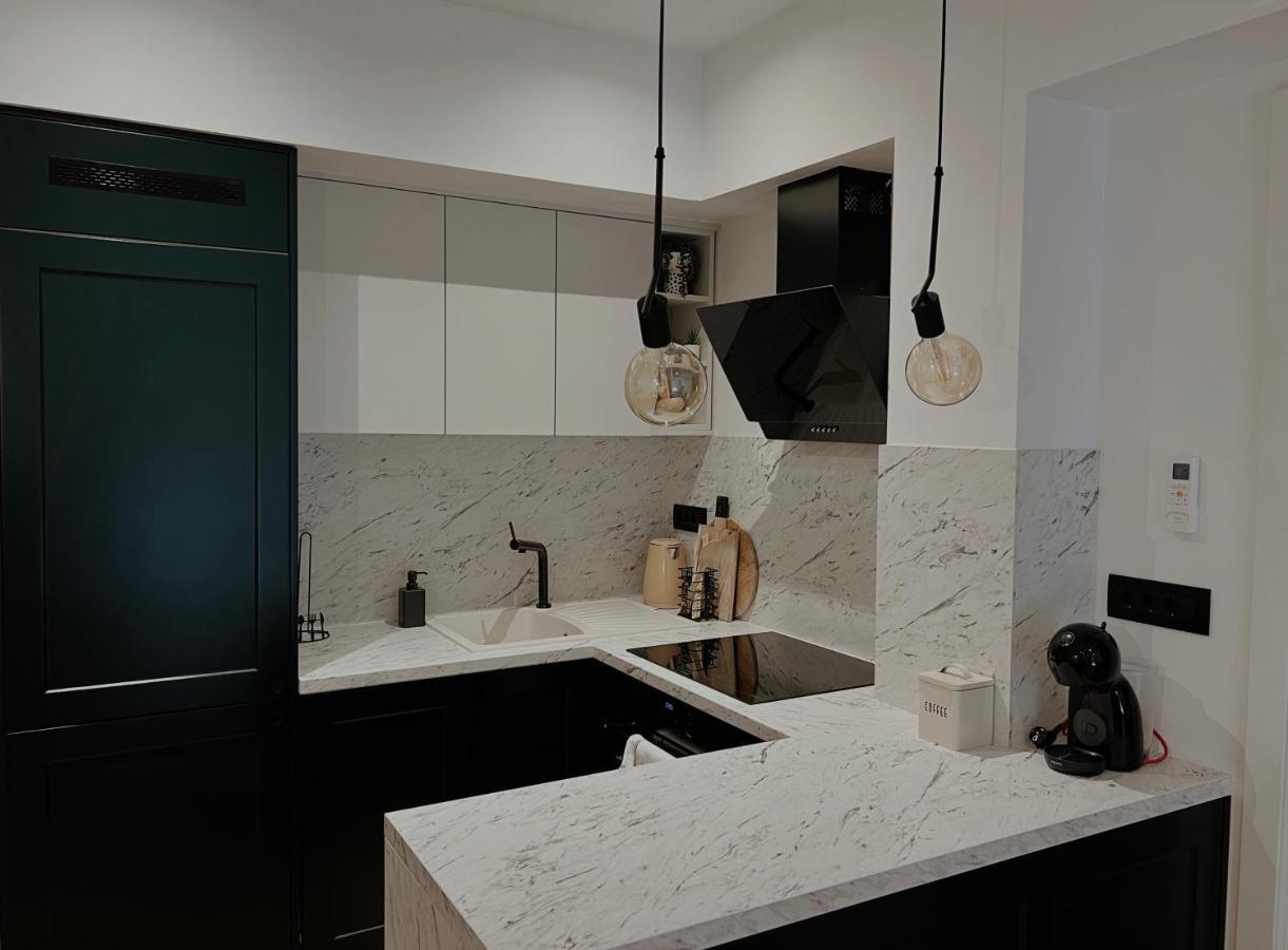 Dawn & Dusk - Modern Two Bedroom Apartment With Mountain Views Čilipi Esterno foto