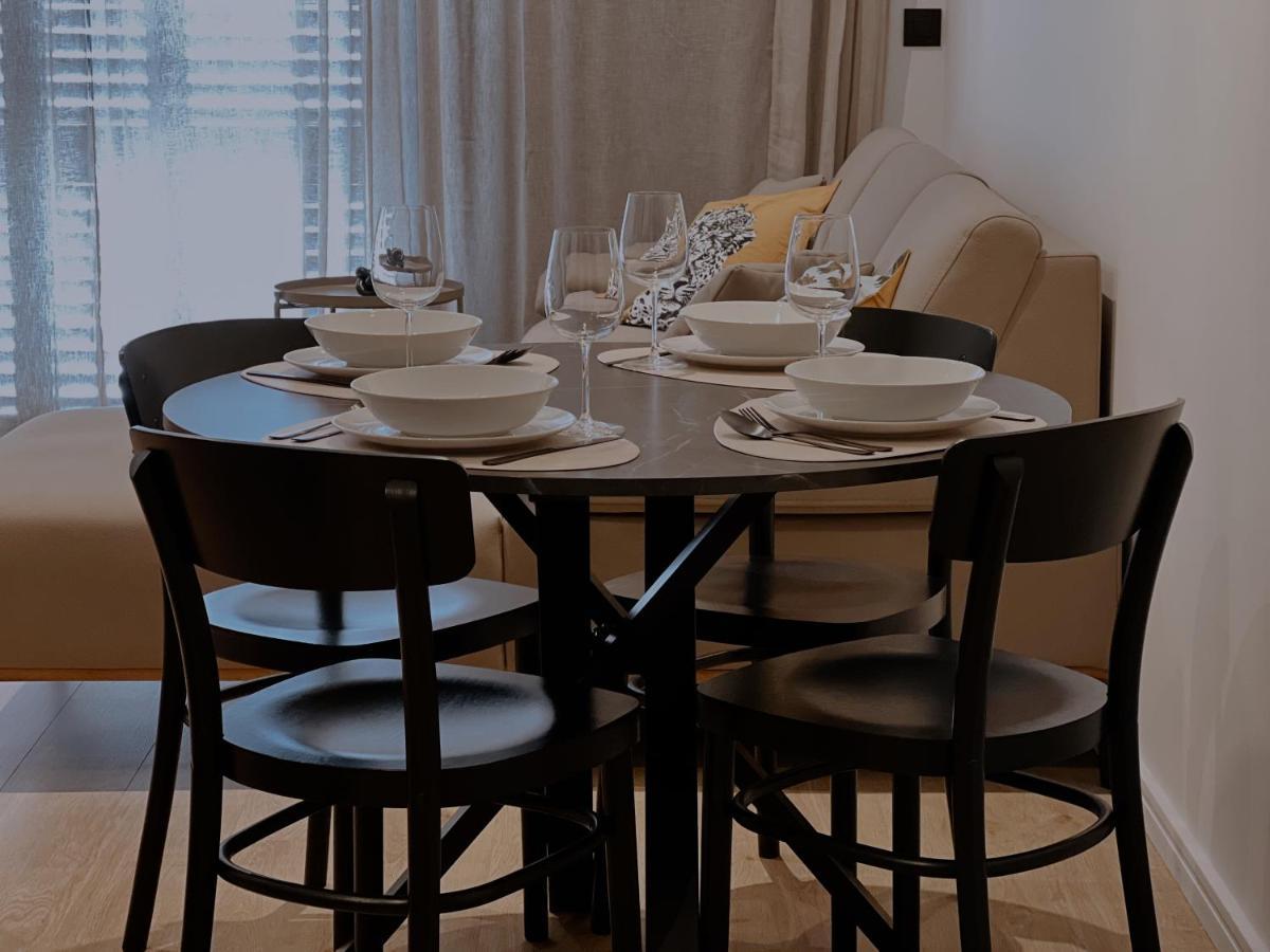 Dawn & Dusk - Modern Two Bedroom Apartment With Mountain Views Čilipi Esterno foto