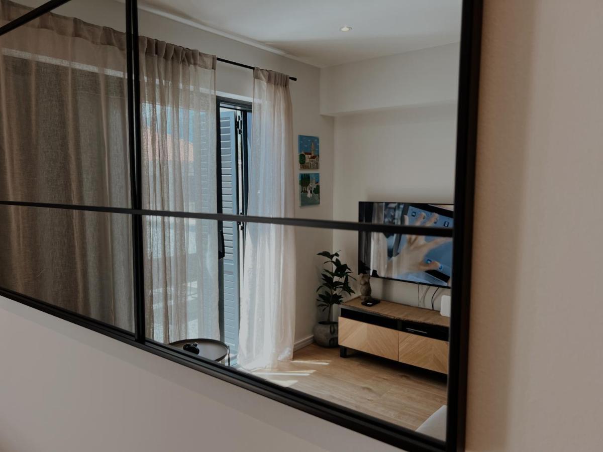 Dawn & Dusk - Modern Two Bedroom Apartment With Mountain Views Čilipi Esterno foto
