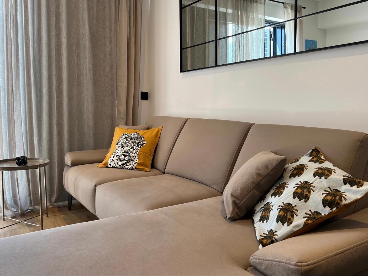 Dawn & Dusk - Modern Two Bedroom Apartment With Mountain Views Čilipi Esterno foto