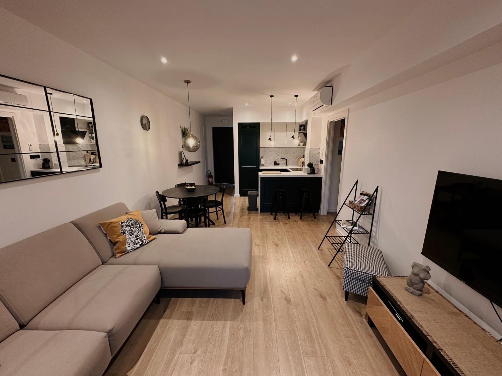 Dawn & Dusk - Modern Two Bedroom Apartment With Mountain Views Čilipi Esterno foto