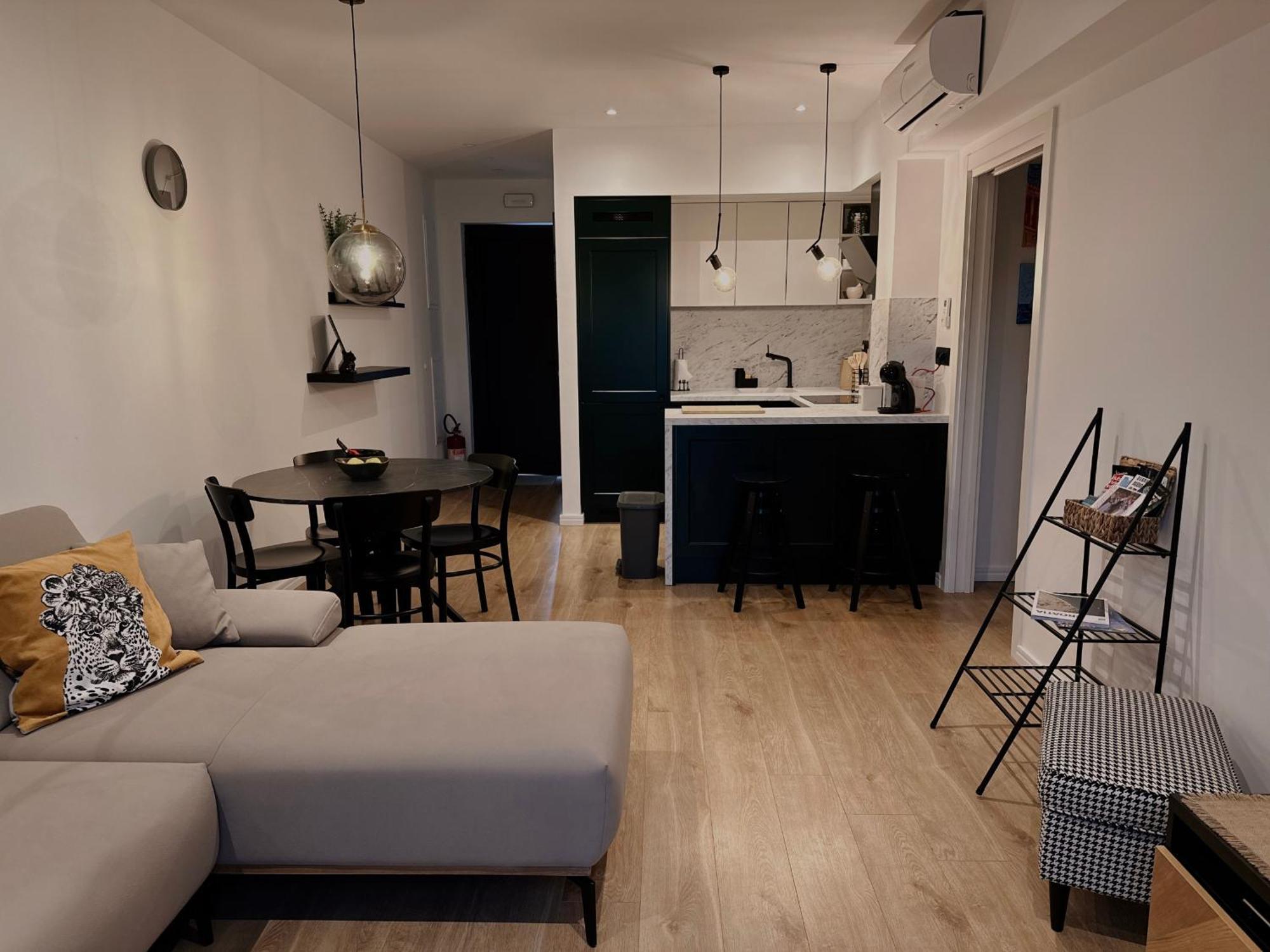 Dawn & Dusk - Modern Two Bedroom Apartment With Mountain Views Čilipi Esterno foto
